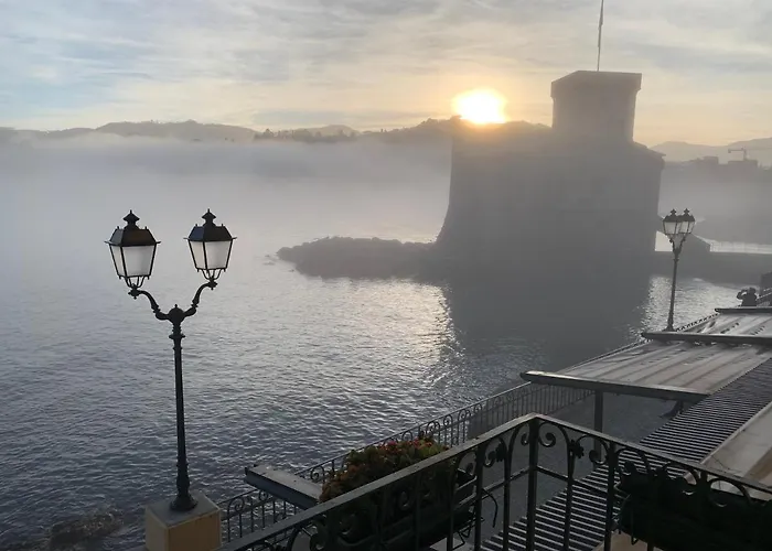 Uno Sguardo Sul Mare