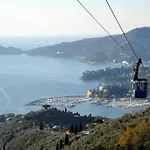 Uno Sguardo Sul Mare *
